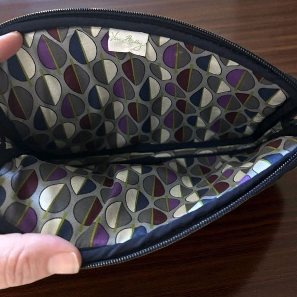 Chic Vera Bradley navy blue quilted cosmetic bag - Picture 6 of 6